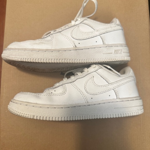 Kid’s Air Force 1s - Picture 3 of 4